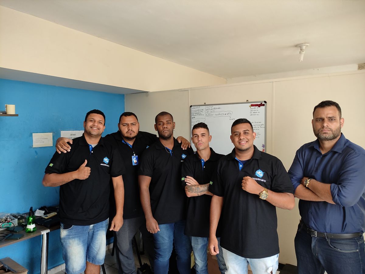 Técnico da WG em atendimento a um cliente